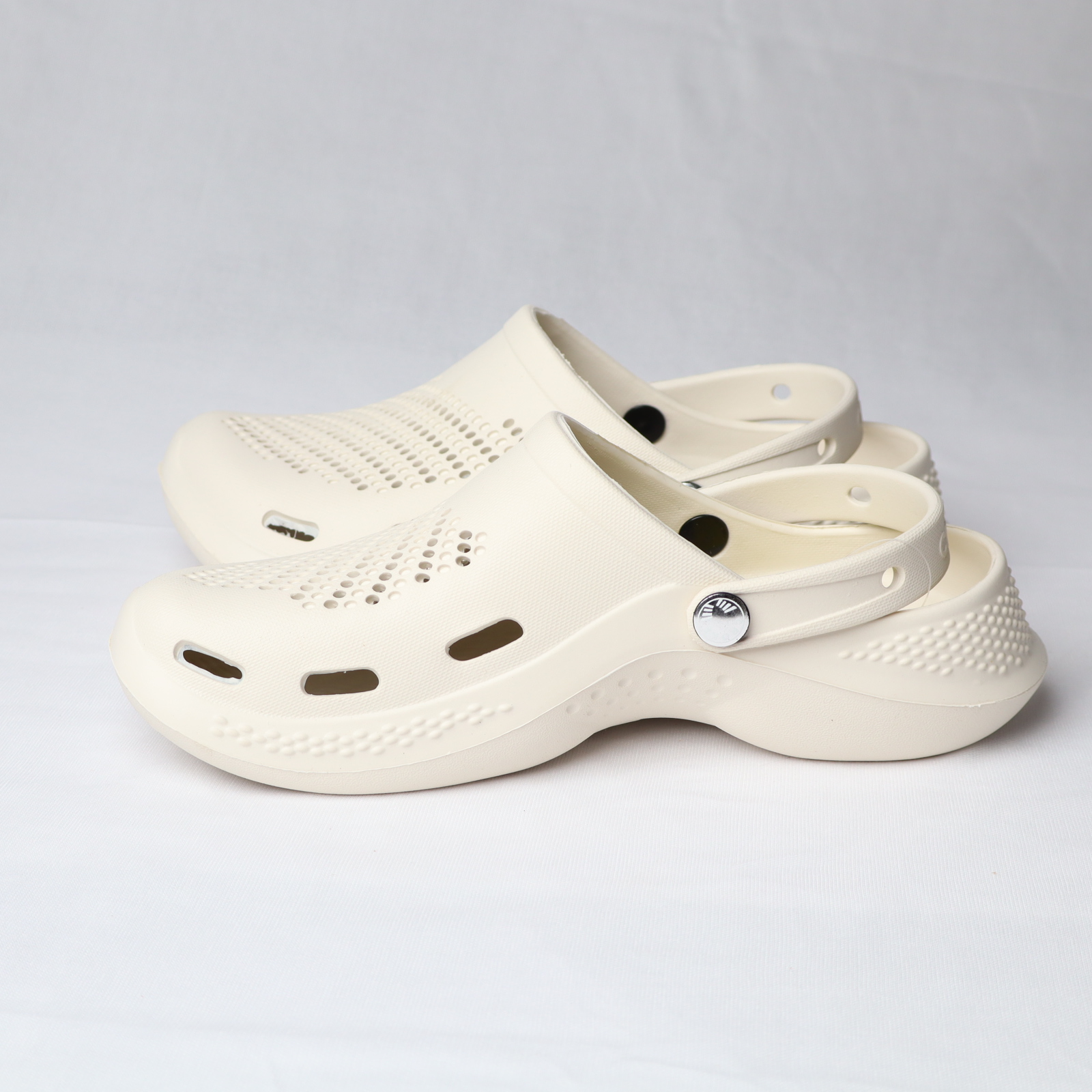 CROKX Retro EVA Clogs | Lightweight Slip-On Sandals with  display picture 1